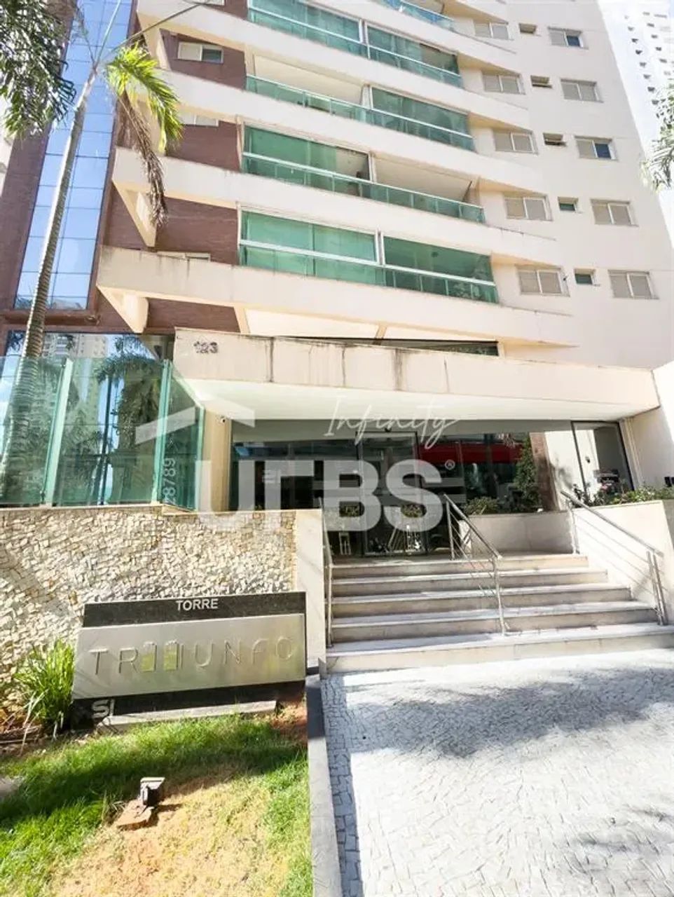 RESIDENCIAL DEL TRiUNFO