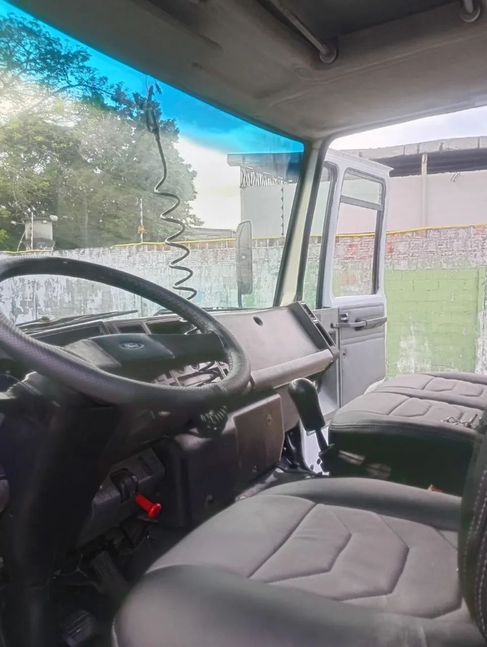 Caminhão Ford cargo 815 2004 - Foto 9