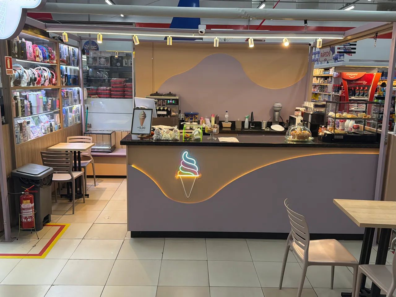 QUIOSQUE DE SORVETE E LANCHE À VENDA