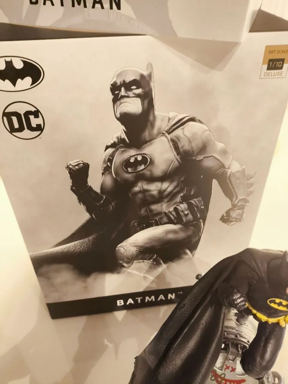 Batman Deluxe Black Version 1/10 Iron Studios  - Foto 3