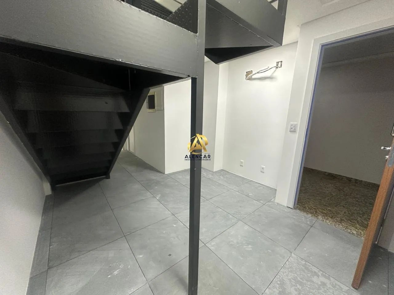 Sala Comercial com Mezanino para Locação no Centro de Vila Velha - Foto 4