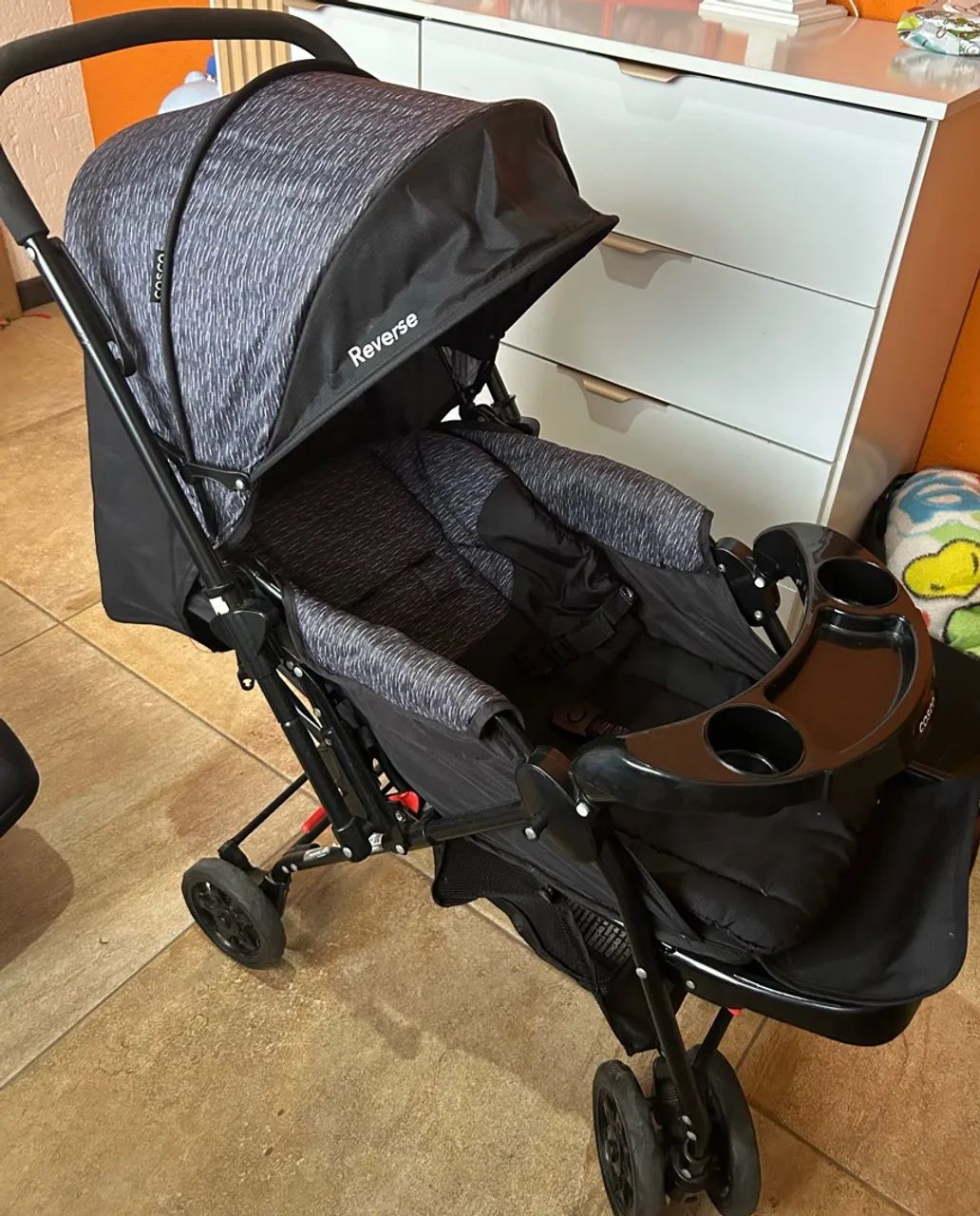 Carrinho com bebê conforto Cosco - Foto 2