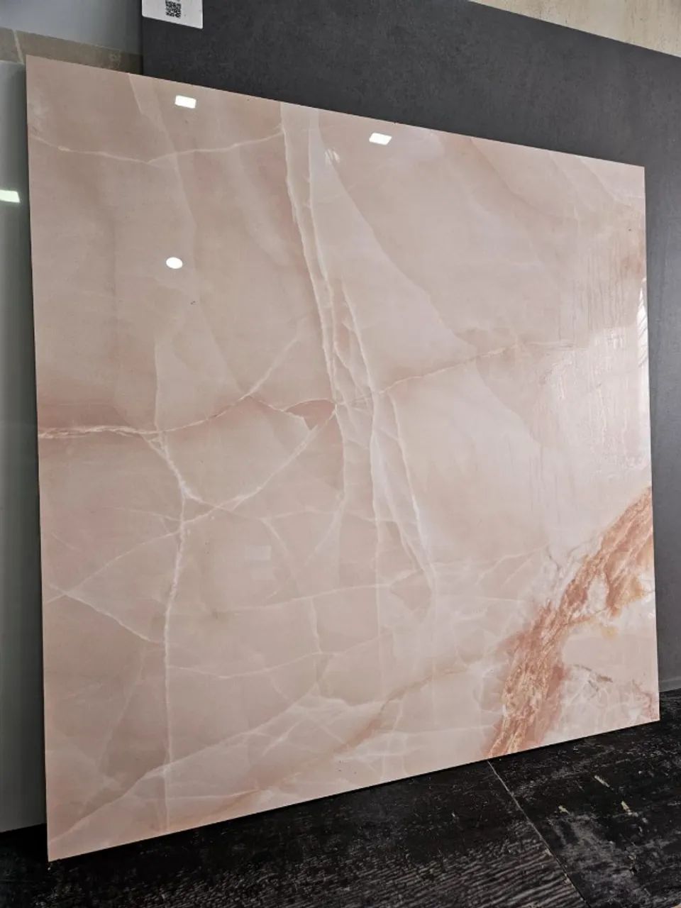 Piso Karina 74x74 Polido e Retificado Onix Pink