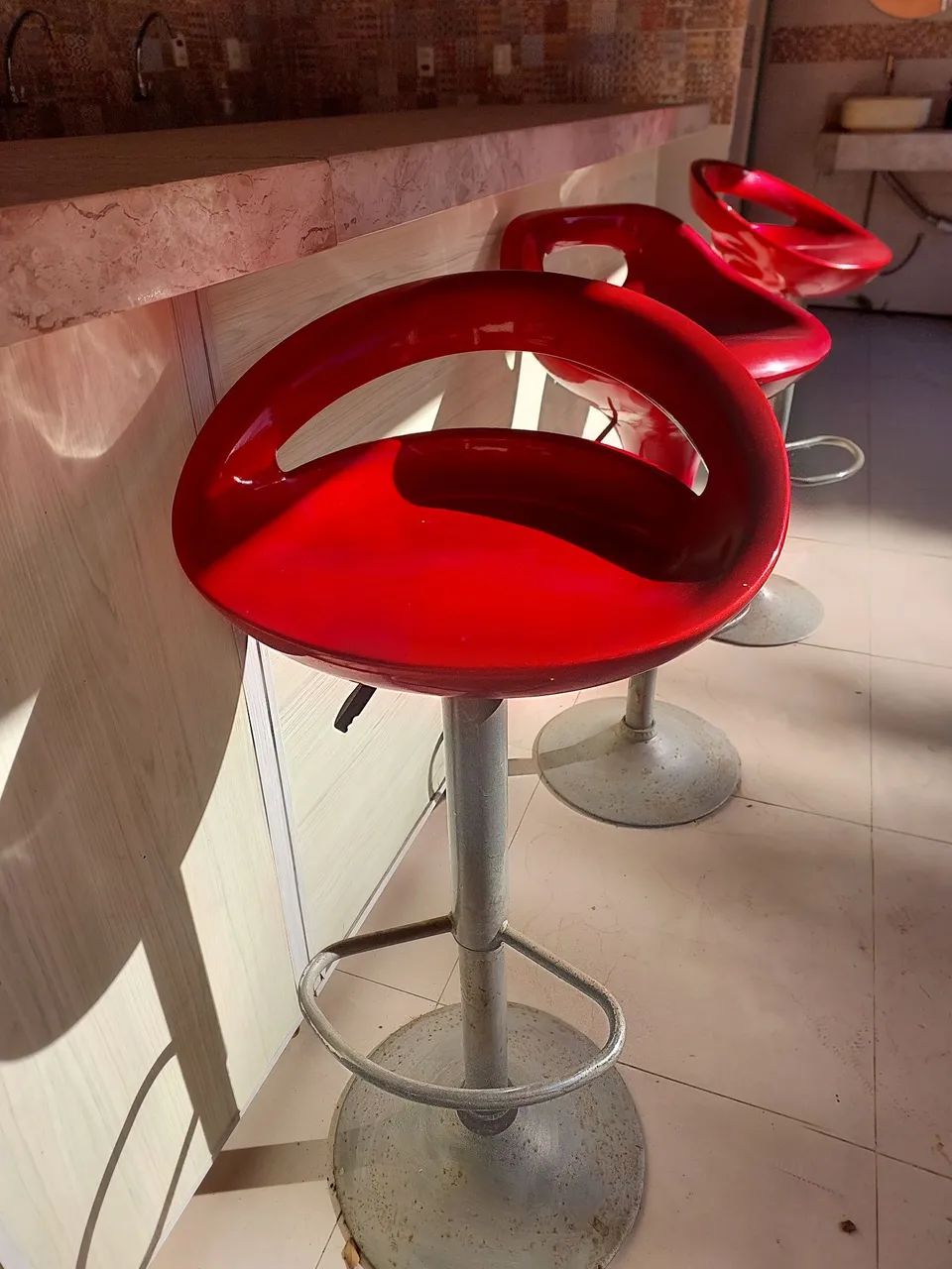 3 Banquetas altas vermelhas (retirada no local) - Foto 3