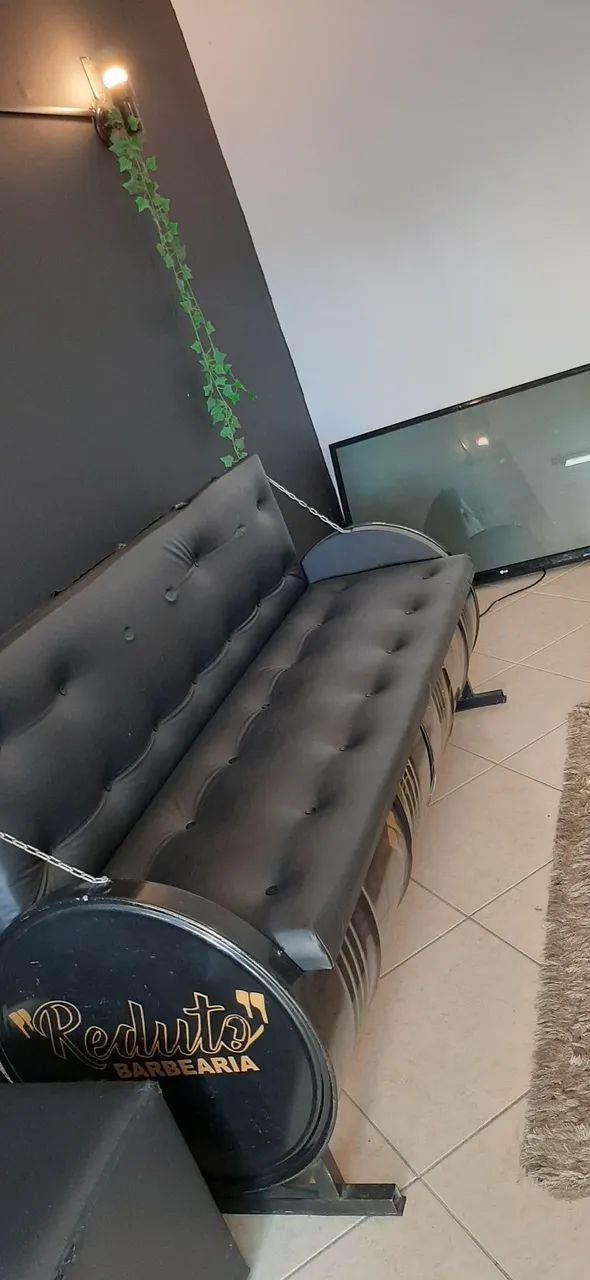 Vendo sofá de latão
