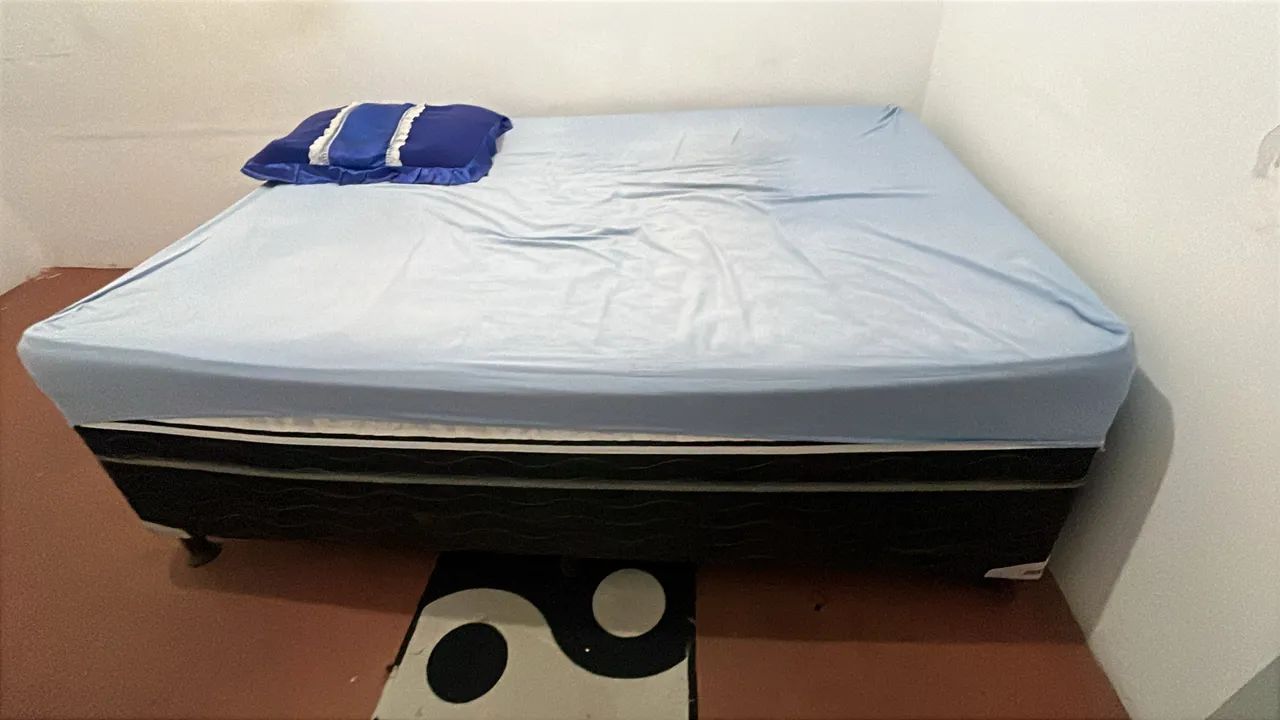 Cama semi nova 