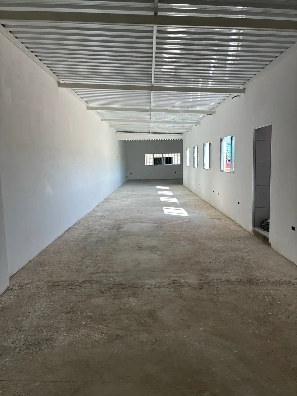 Salão comercial com 135 m e sala comercial com 135, a 30 metros da Estrada de Campo Limpo - Foto 2