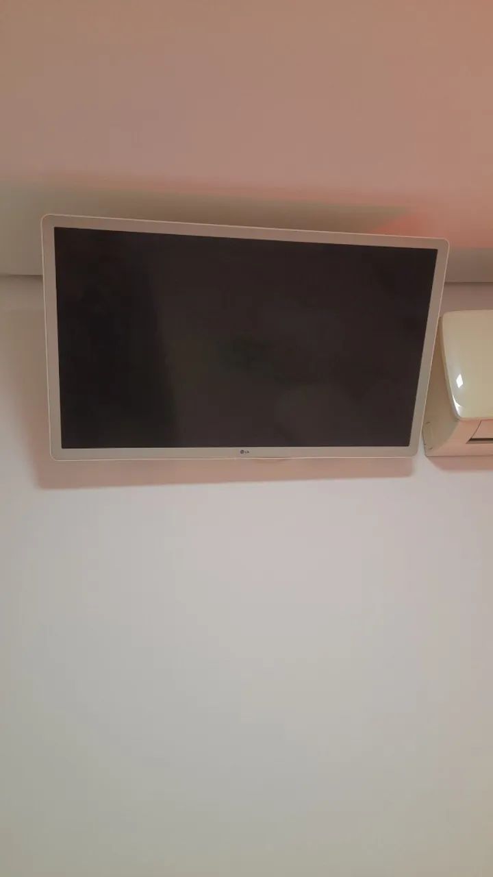 Televisão branca 32 polegadas smart. R$ 490,00. Valor de mercado R$ 1.300 - Foto 3