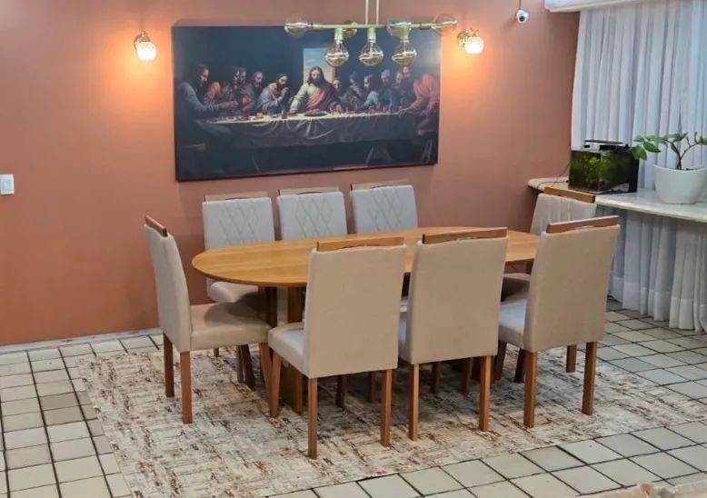 Mesa e cadeiras 8 lugares
