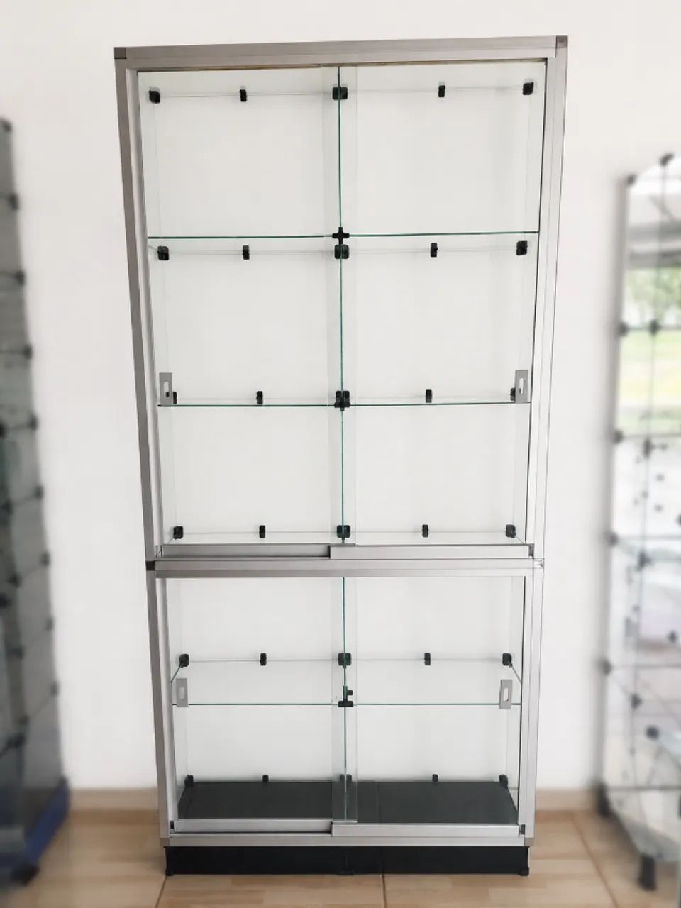 Prateleira de vidro com porta 