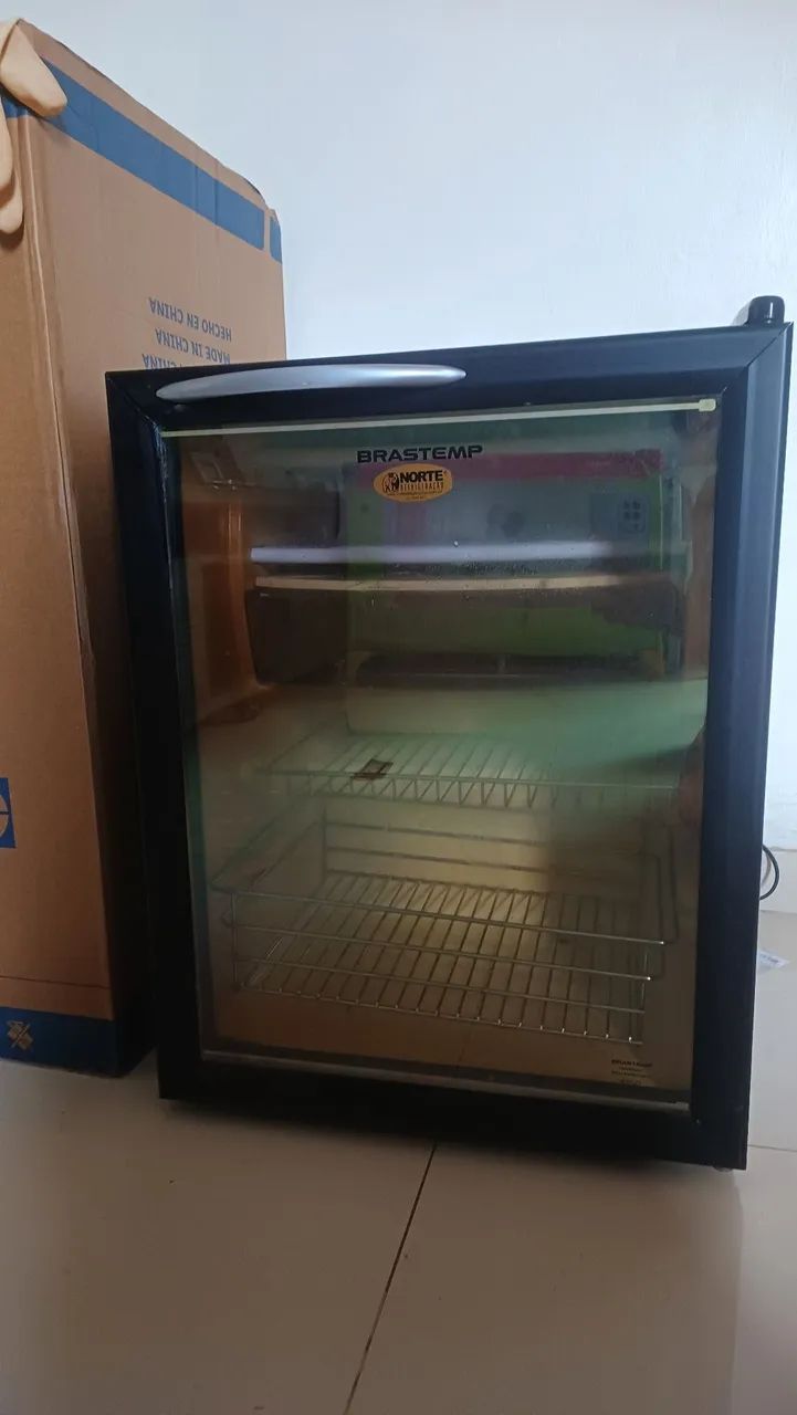 Frigobar Brastemp 76 Litros com Porta de Vidro - Foto 2