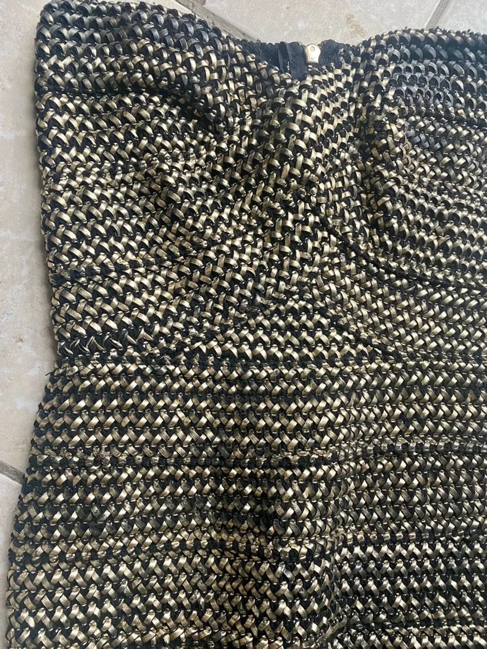 Vestido dourado com preto P tipo crochê  - Foto 2