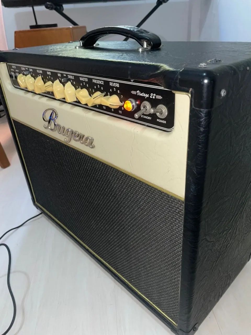 BUGERA V22 - Amplificador Valvulado