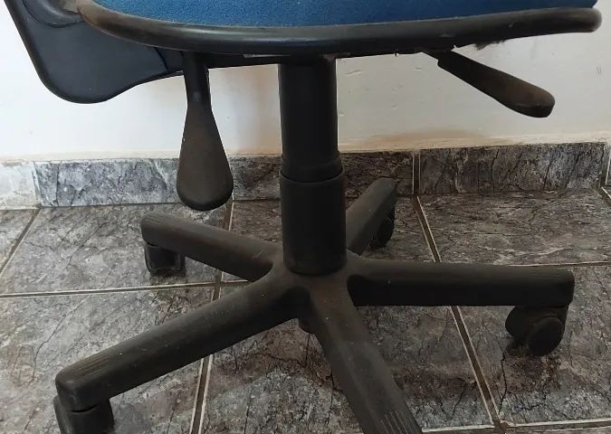 Cadeira Ergonômica Giratória - Foto 4