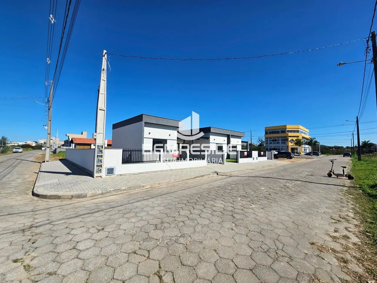 Casa geminada nova no centro de Jaguaruna - Foto 3