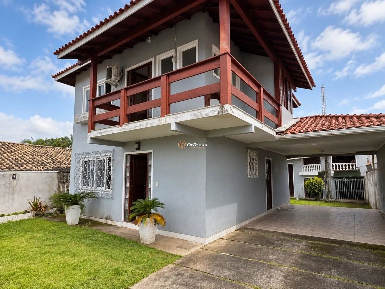 Casa à venda - 4 dormitórios - 1 suite com 208m2 - Carianos