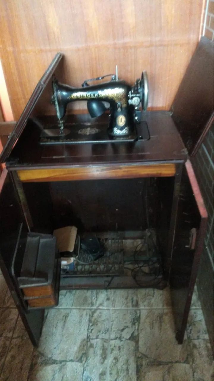 Máquina de costura antiga - Foto 2