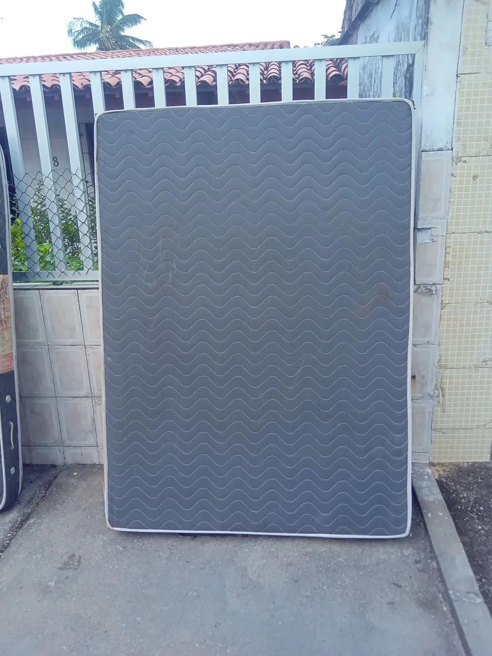 Vendo base de cama box de casal.