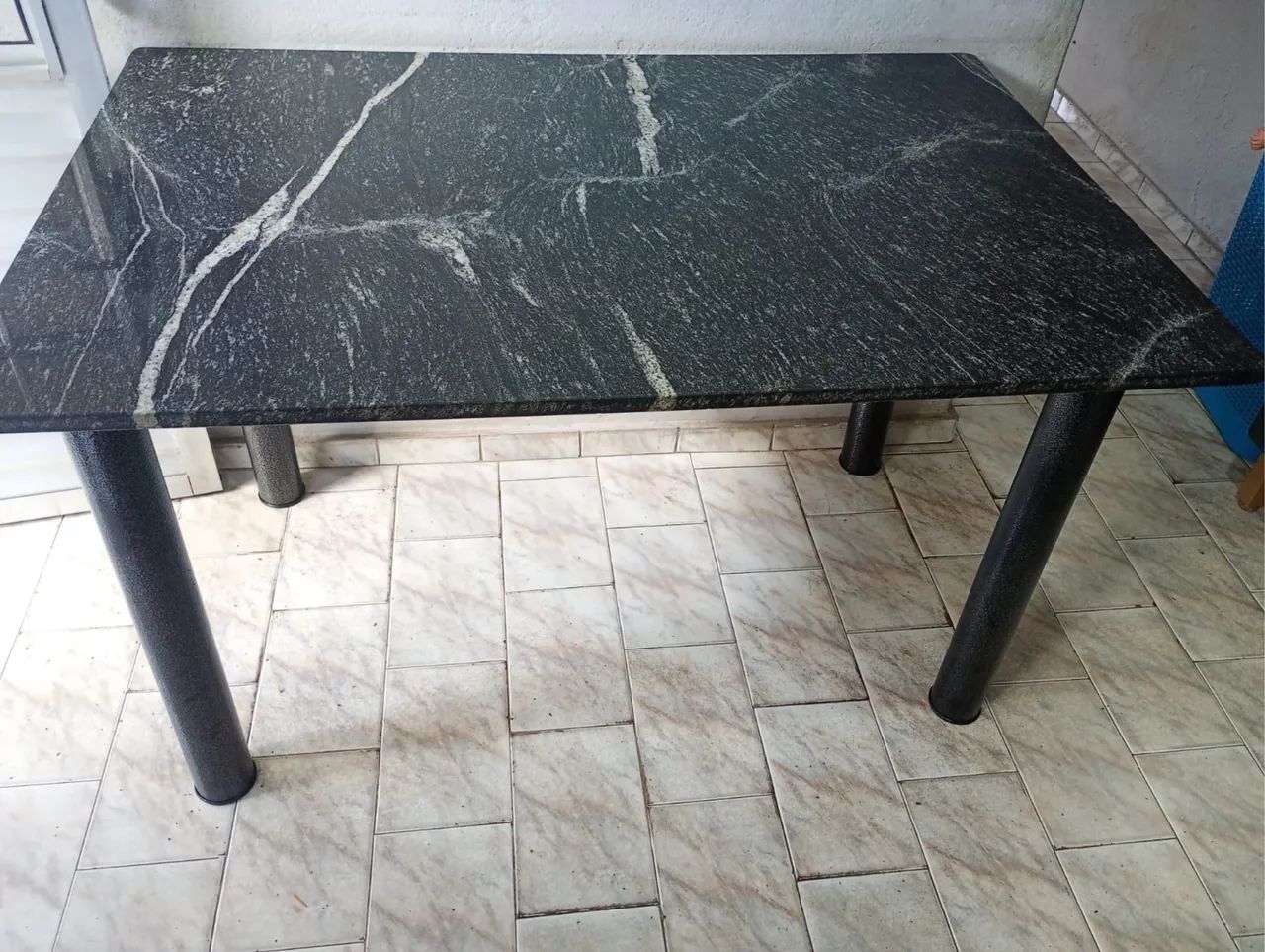 Mesa com pedra em granito 