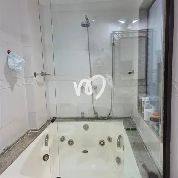 Cobertura com 4 suites e 3 vagas de garagem, possui 300 m² - Foto 3