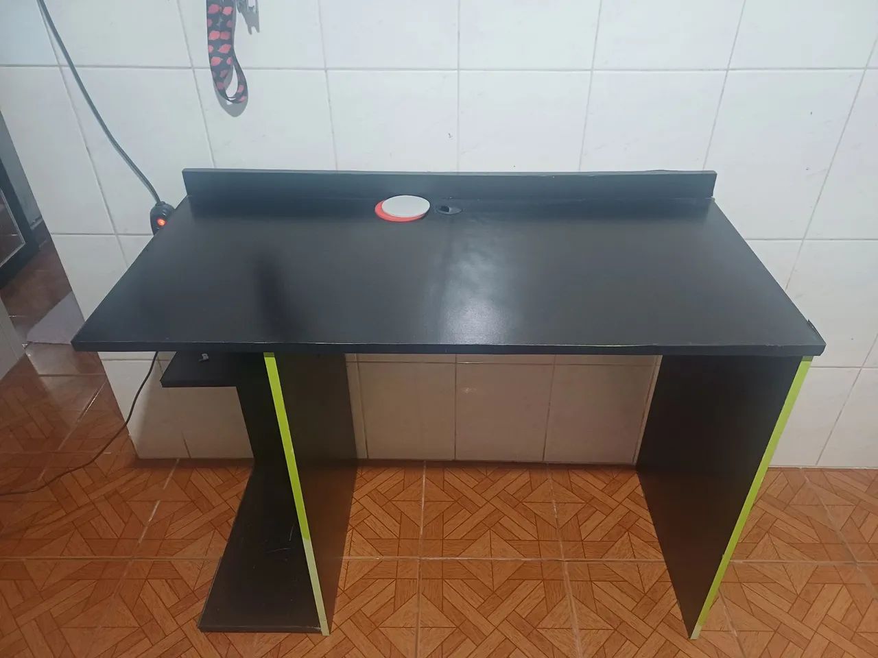 Escrivaninha preta - DESAPEGO