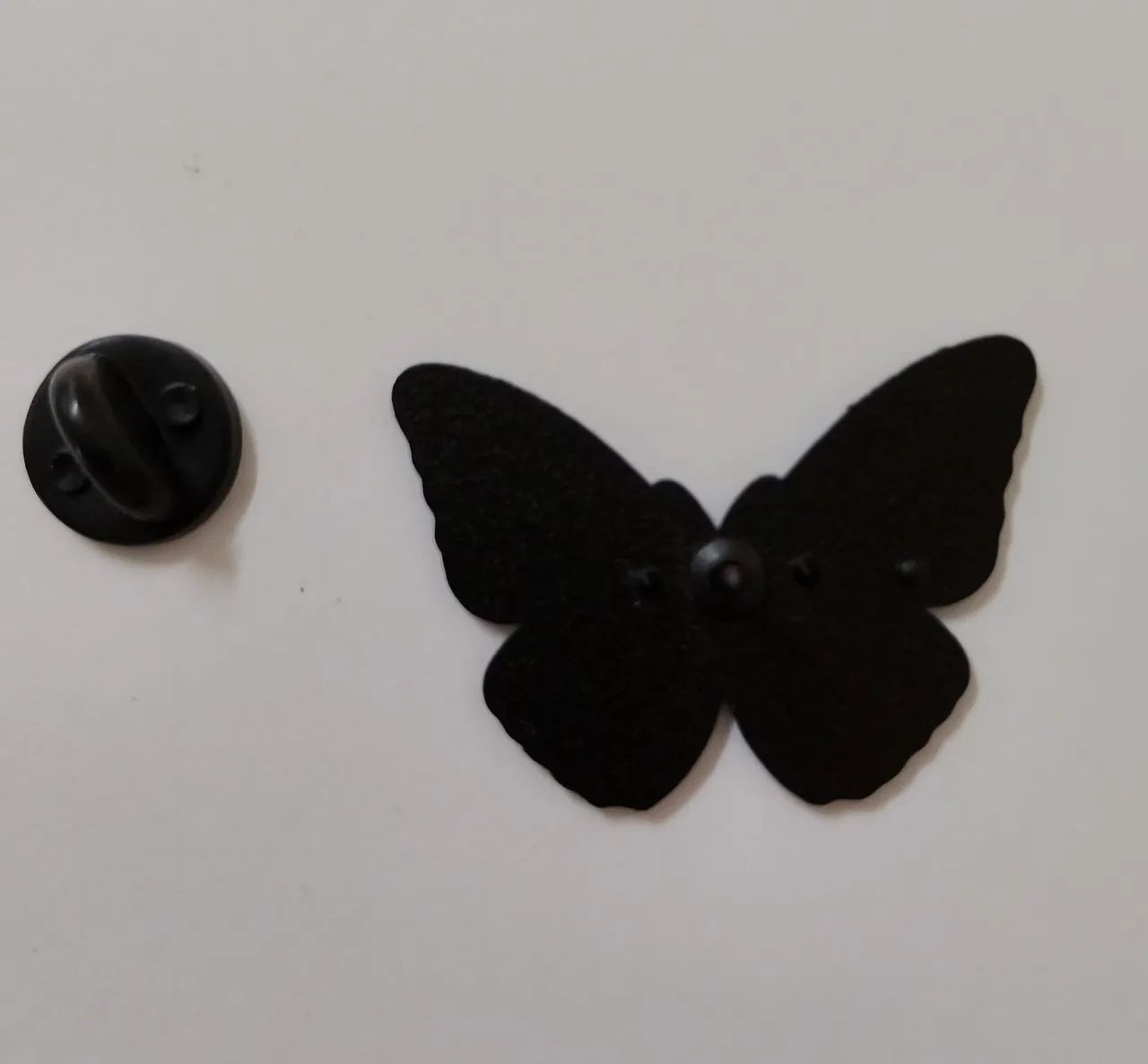 Broche tipo pin de borboleta e esmaltado. - Foto 2