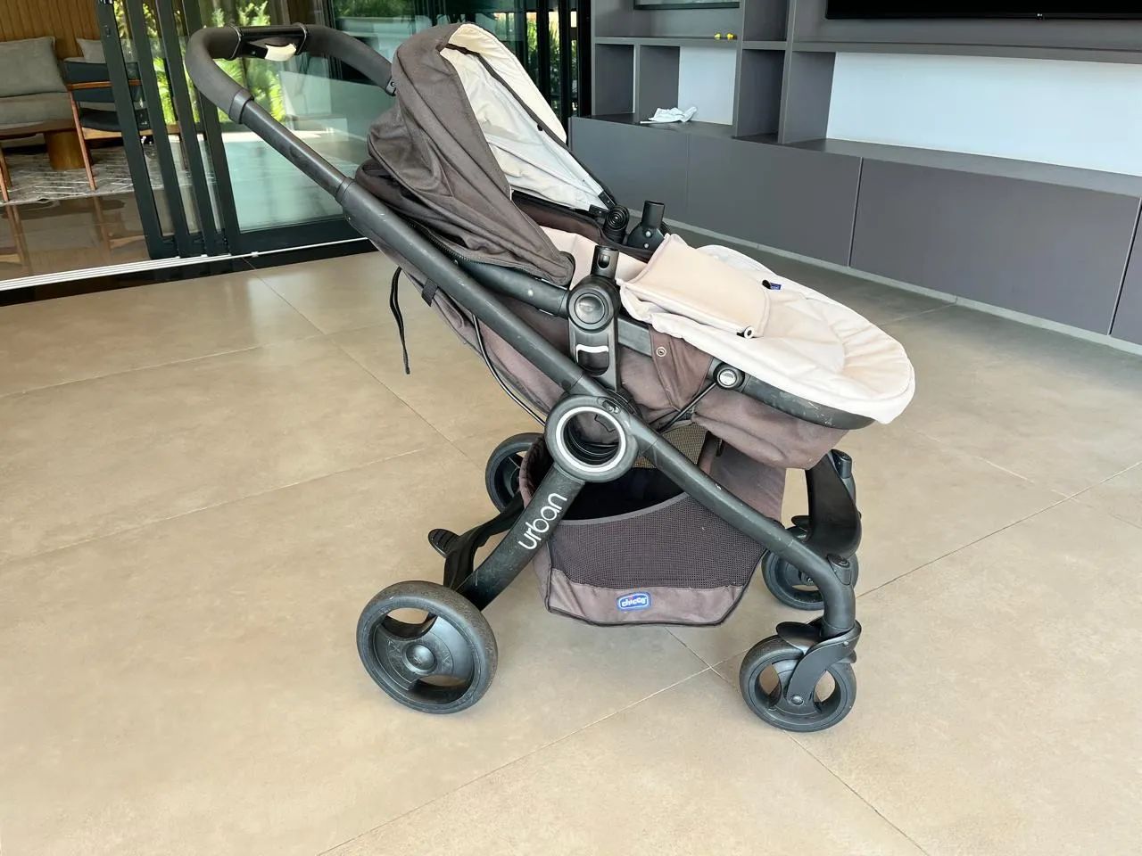 Carrinho de bebê Chicco modelo Urban  - Foto 3