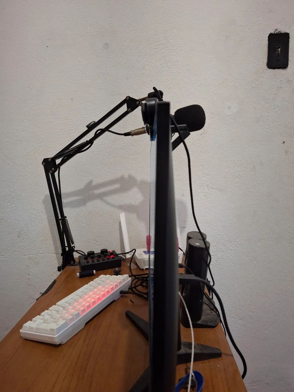 Monitor AOC 75hz 21.5p FHD VA - Foto 3