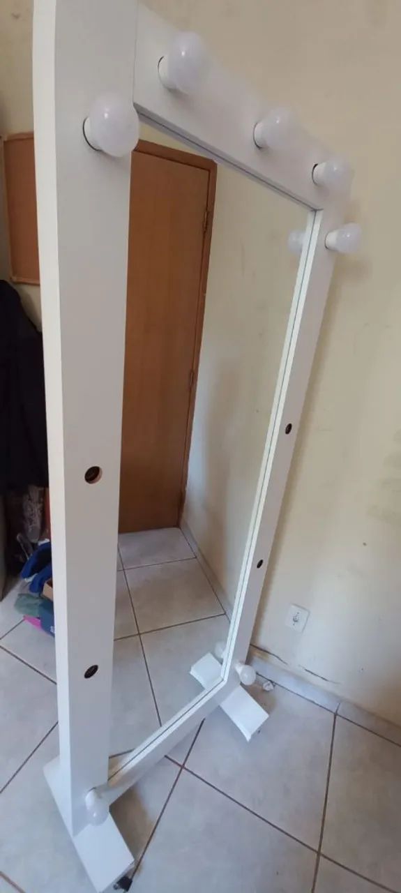Vendo " Espelho Camarim". Bem conservado, funciona normalmente...Valor de 600,00 - Foto 2