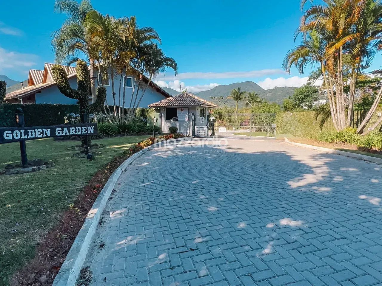 Terreno 585m² em condomínio fechado em Santo Amaro da Imperatriz