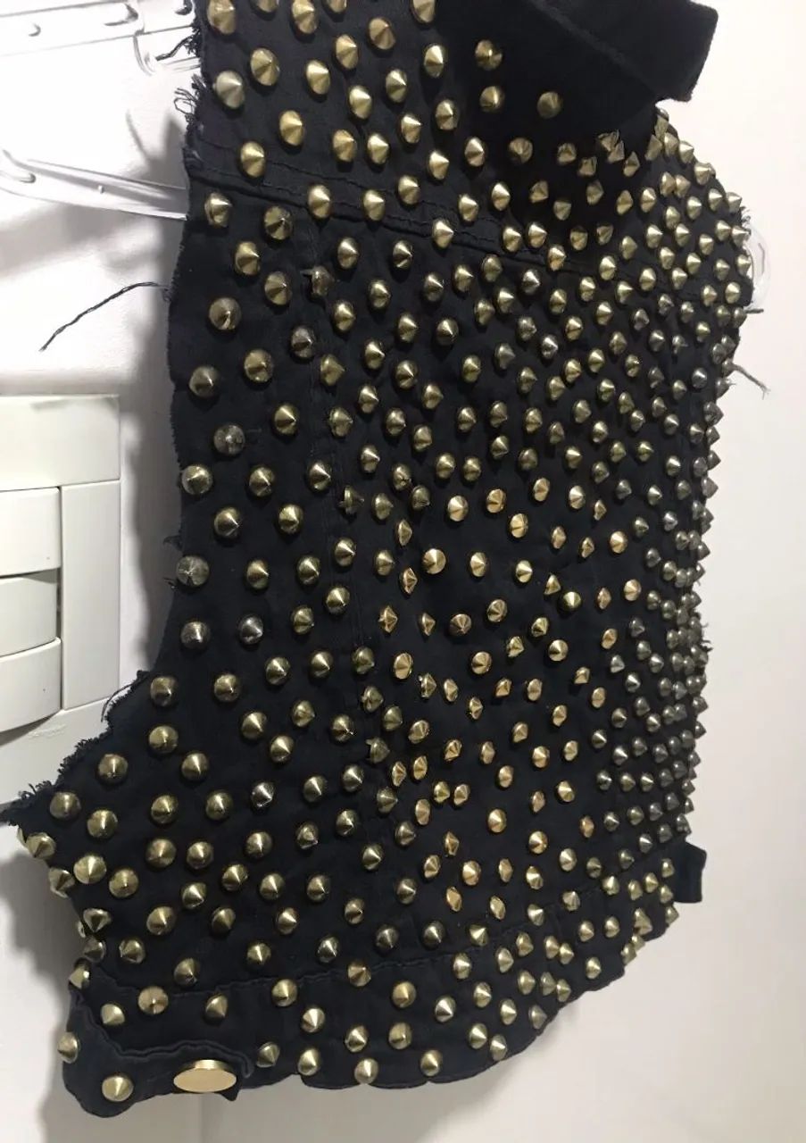 Colete com Spikes Dourados - Foto 4