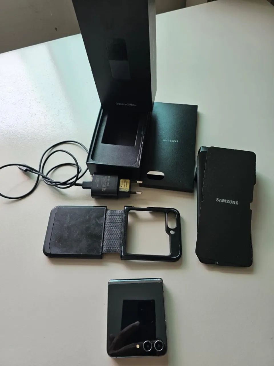 Samsung Galaxy Z Flip 5 256GB - Foto 2