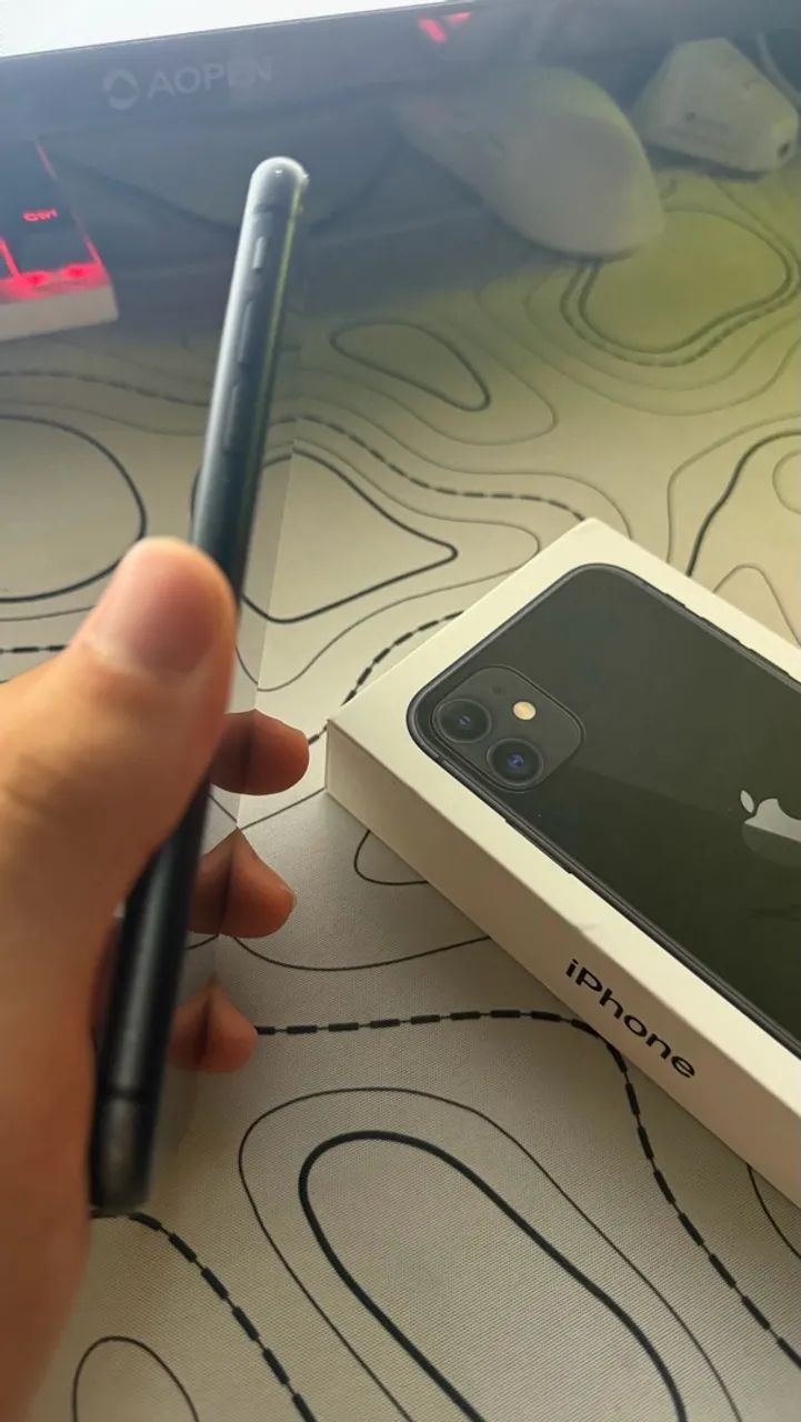iPhone 11 128GB Preto - Impecável - Caixa + Cabo Original - Foto 2