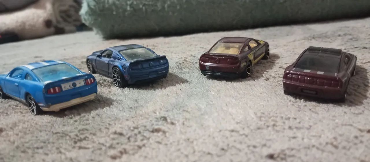 Hot Wheels Ford Mustangs - Foto 2