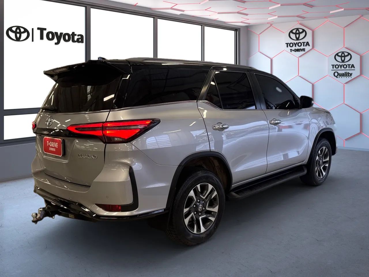 Toyota Hilux SW4 Diamond 2.8 TB 4x4 Die. Aut., foto 4 de 15