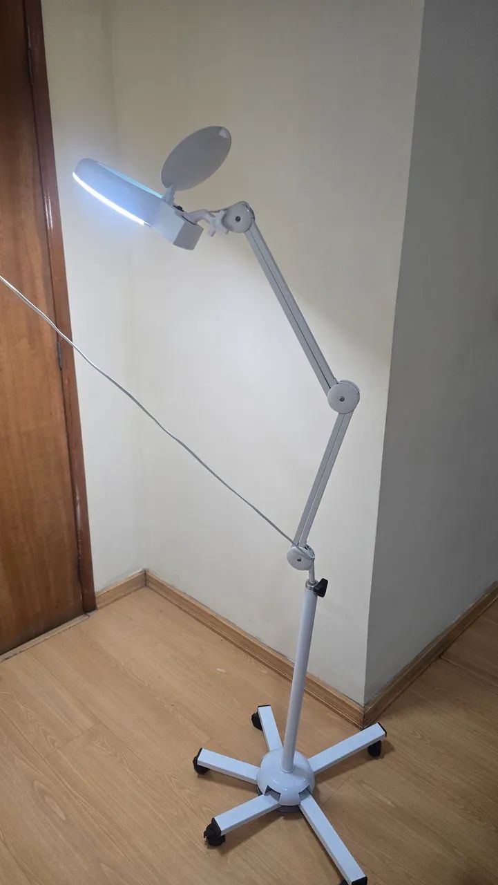 Lupa de palavra com luz tripé  - Foto 2