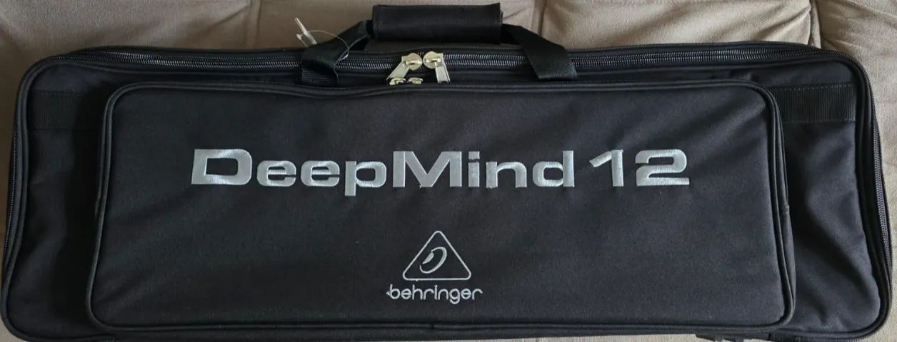 Teclado Sintetizador DEEPMIND 12 da Behringer com BOLSA DE TRANSPORTE DO DEEPMIND 12