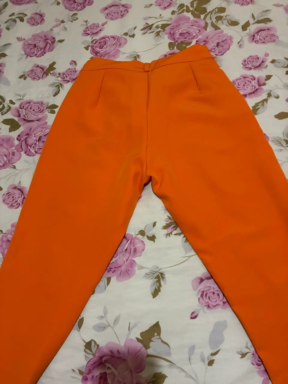 VENDO UMA CALÇA SOCIAL TANHO M - Foto 4