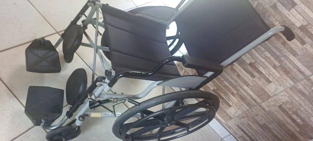 Cadeira de rodas - Foto 3