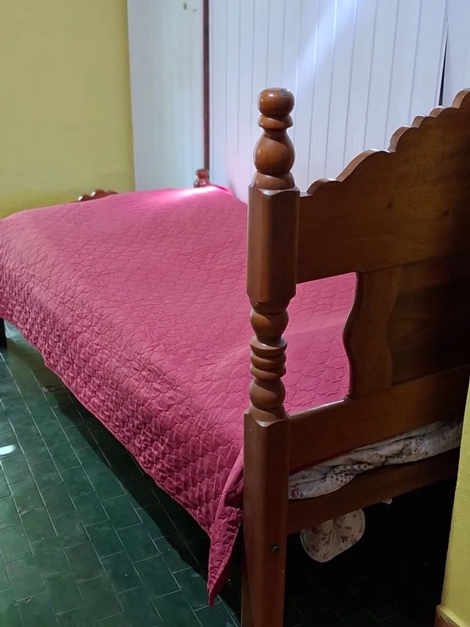 Cama de angelim + 2 colchões  - Foto 3