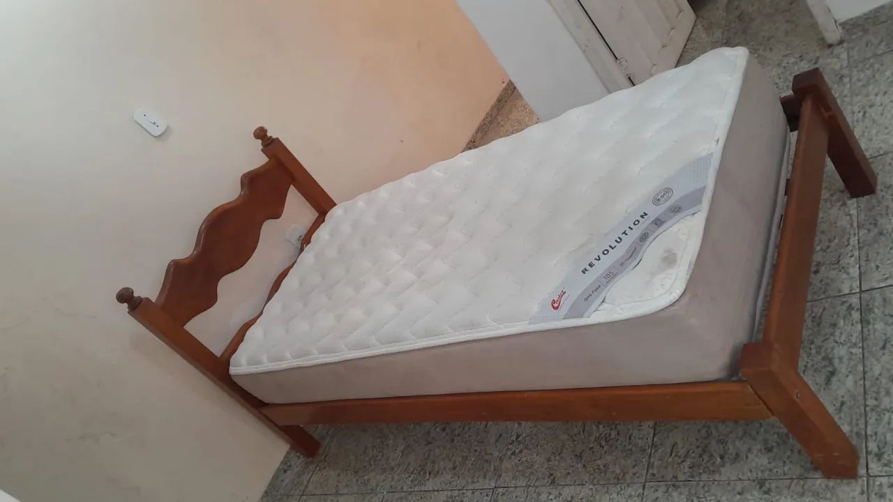Vendo Cama em Madeira maciça  - Foto 2