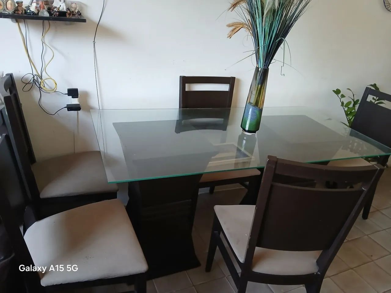 Mesa de vidro + Hack de madeira 
