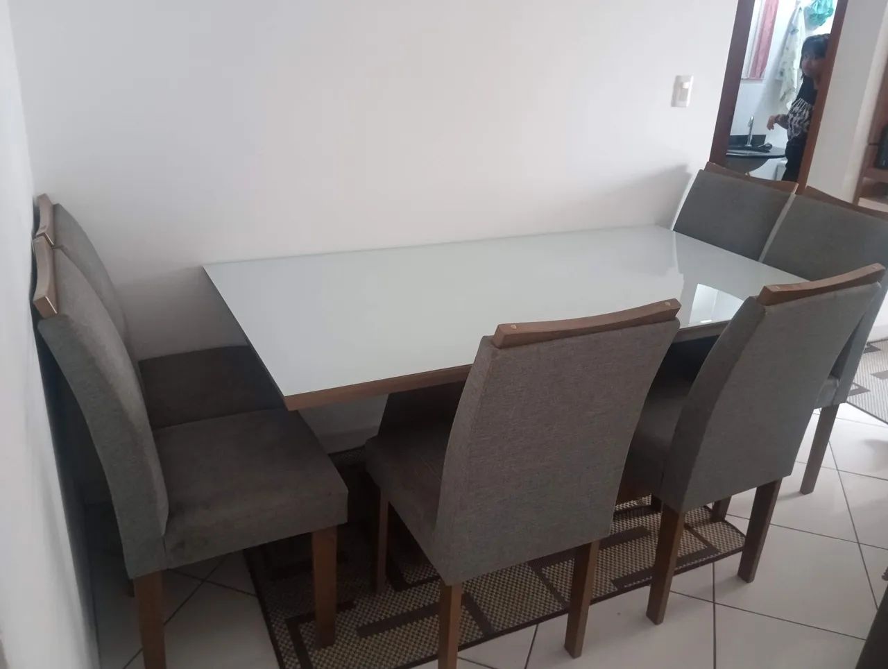 Mesa de vidro branco com 6 cadeiras - Foto 2