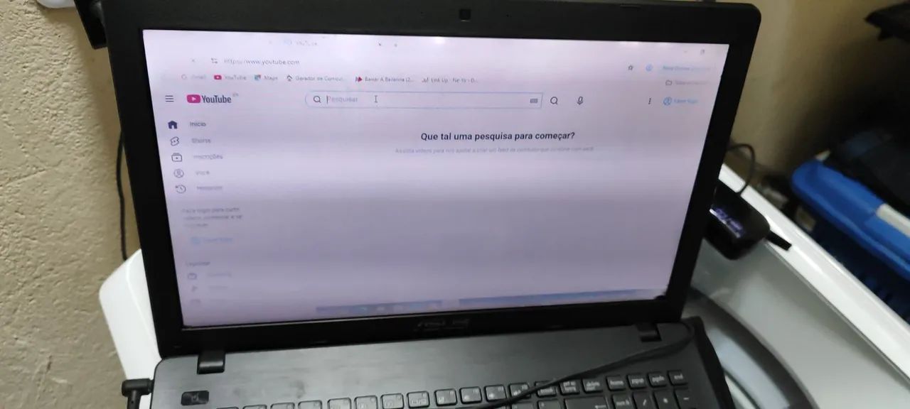 Vendo notebook bem conservado algumas avarias 