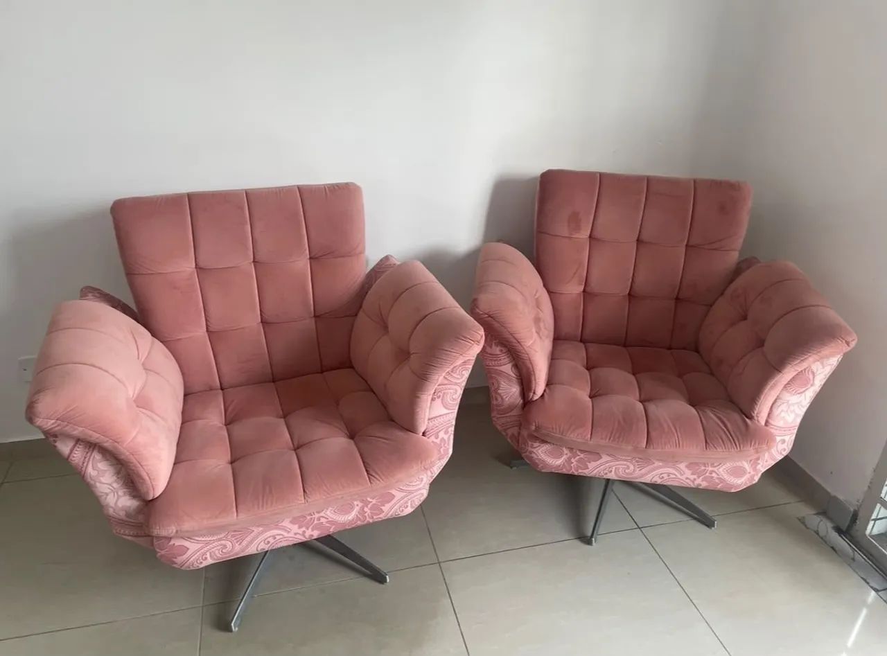 Poltronas impecáveis giratórias