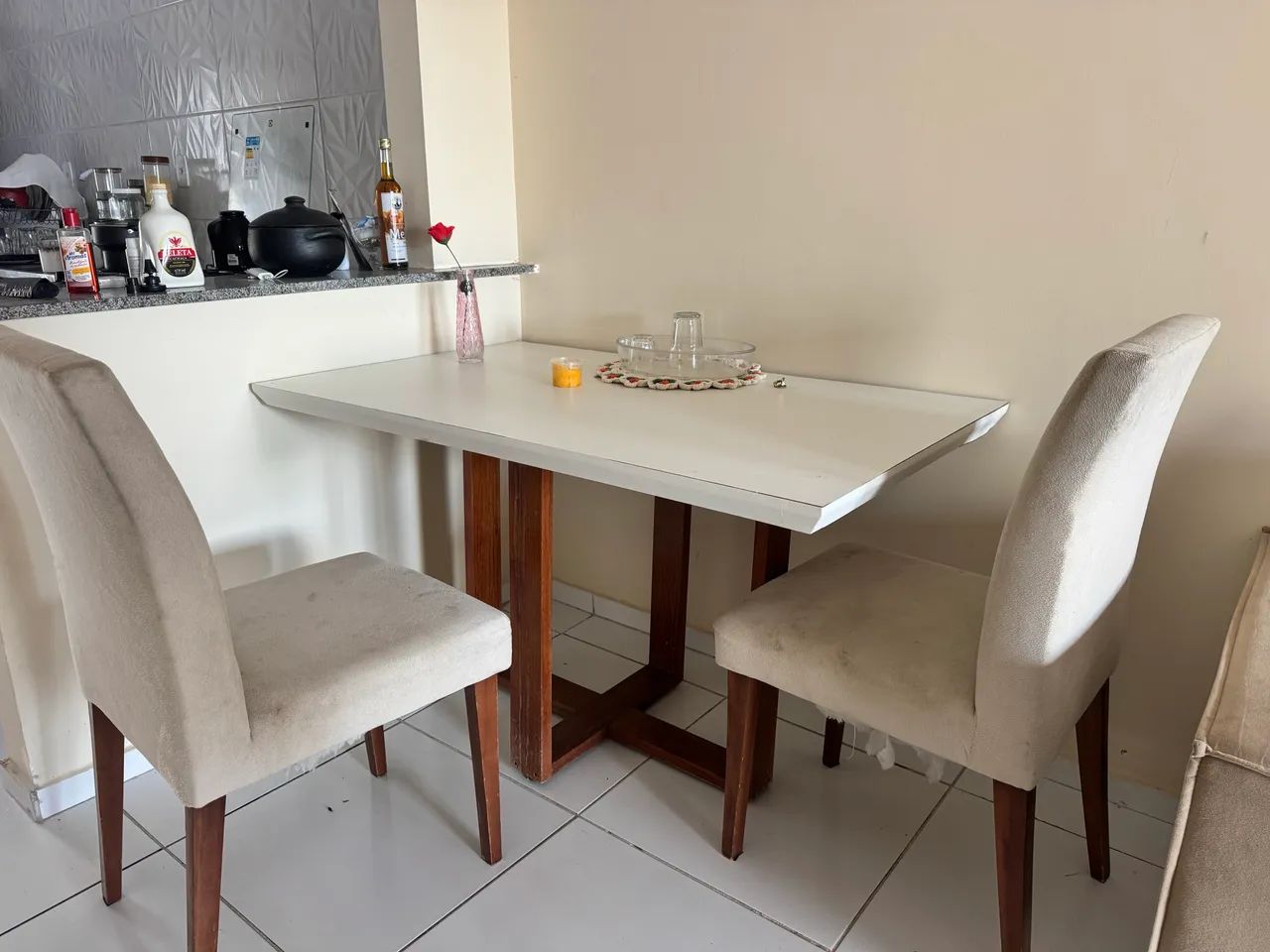Mesa com 4 cadeiras  - Foto 3