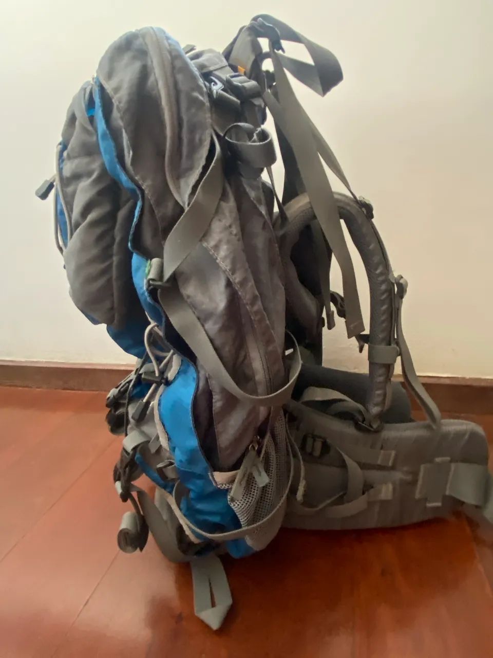 Mochila Mountaineer Curtlo 60+15 - Foto 5