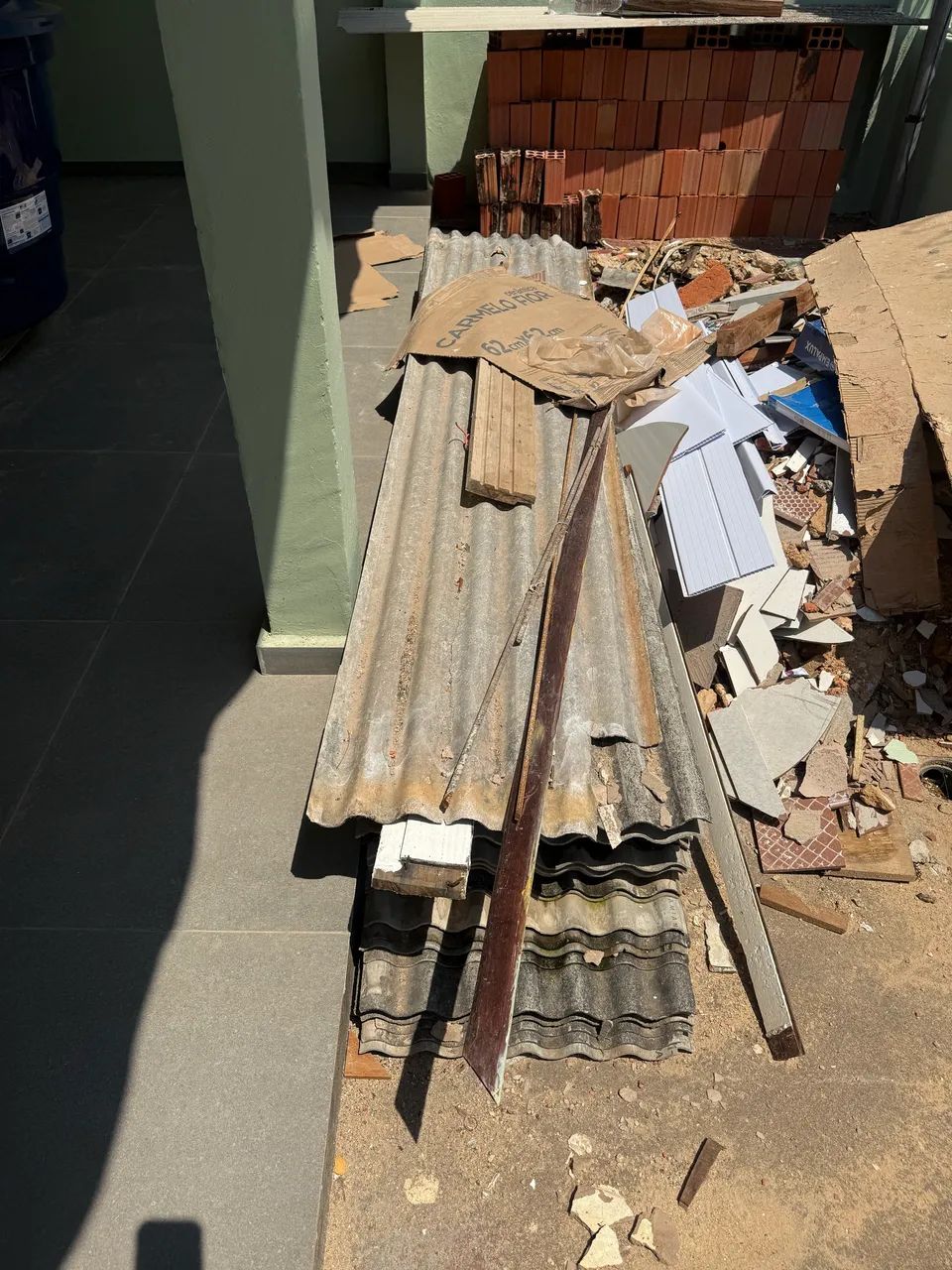 Janelas, portas e telhas  - Foto 2