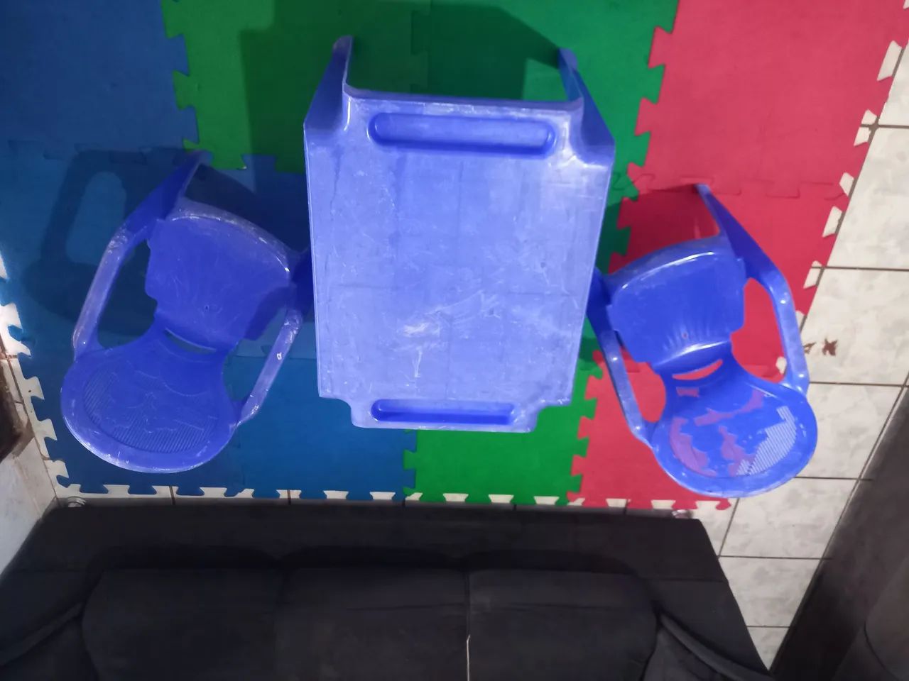 Mesa infantil com duas cadeiras  - Foto 2