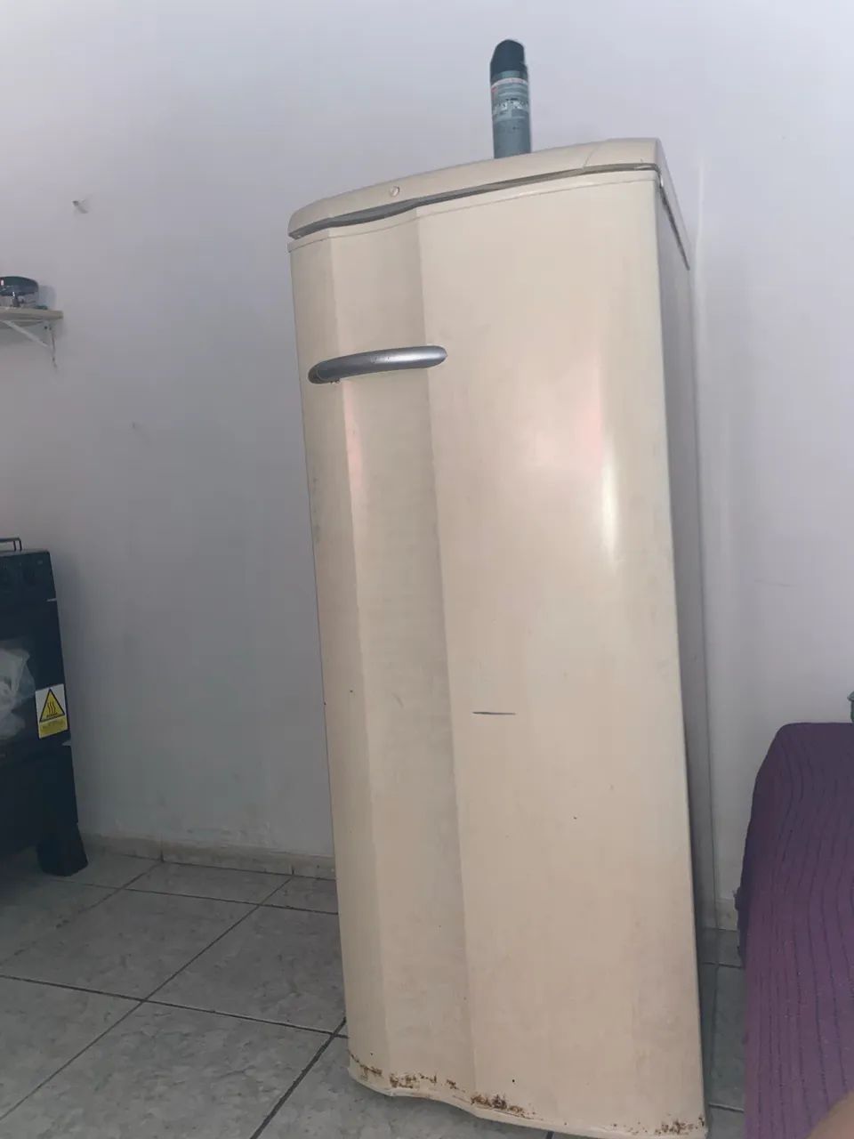 GELADEIRA COM AVARIA
